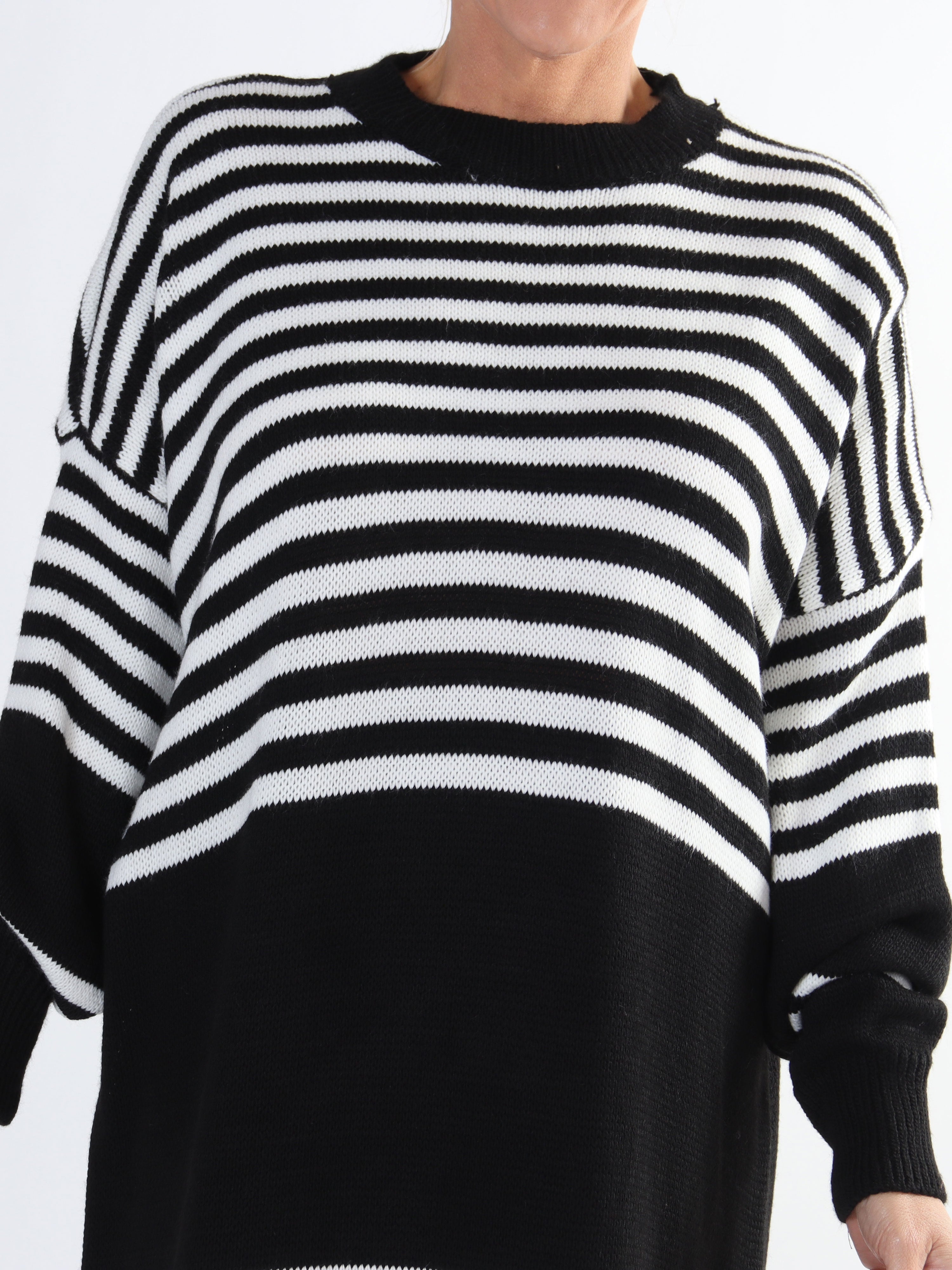 Julietta - Plus size strikkjole med striber